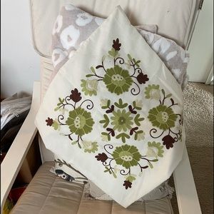 Beautiful embroidered pillow cover. 20inches